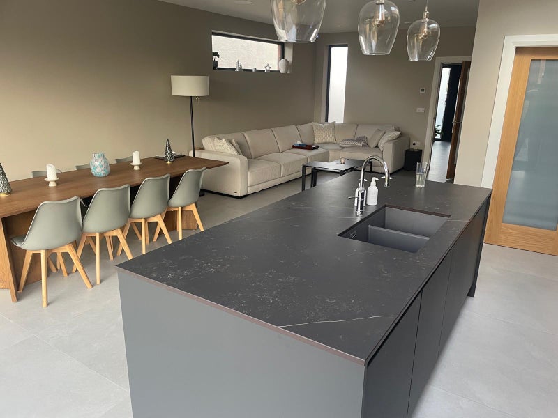 Photo 1: Kitchen/living area