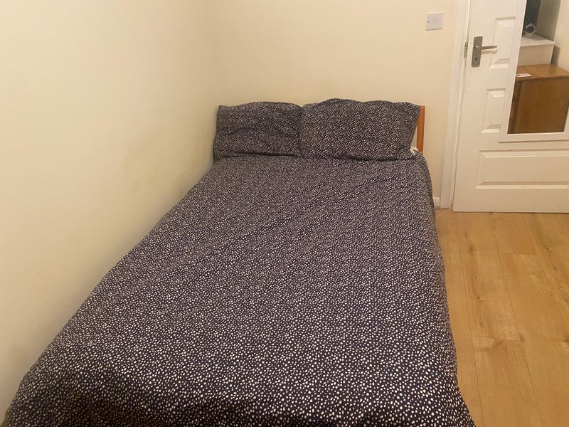 Photo 1: Double Bedroom