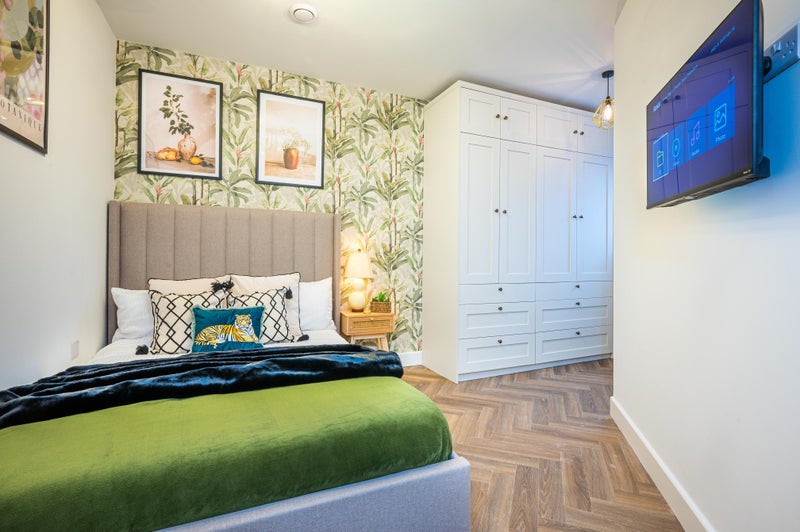 Photo 1: Modern Studio options 