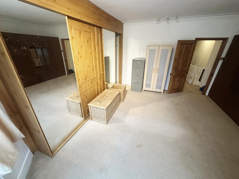 Photo 1: 800 per month 