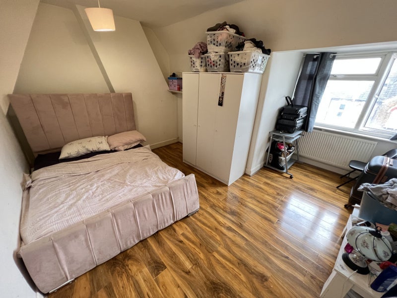 Photo 1: Room 2: £750pcm with all bills included