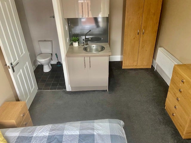 Photo 1: Double room with private en suite shower room and kitchenette.