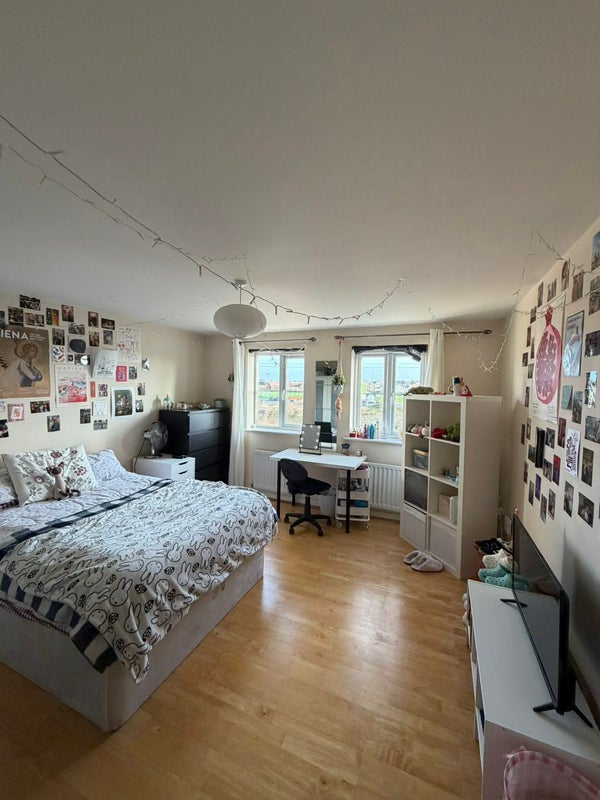 Photo 1: Extra large double room