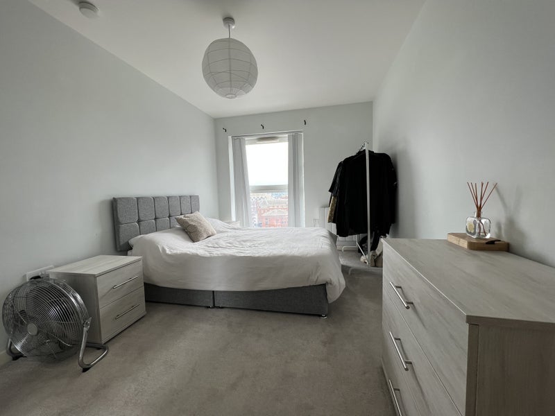 Photo 1: Double bedroom available - will be emptied upon moving in