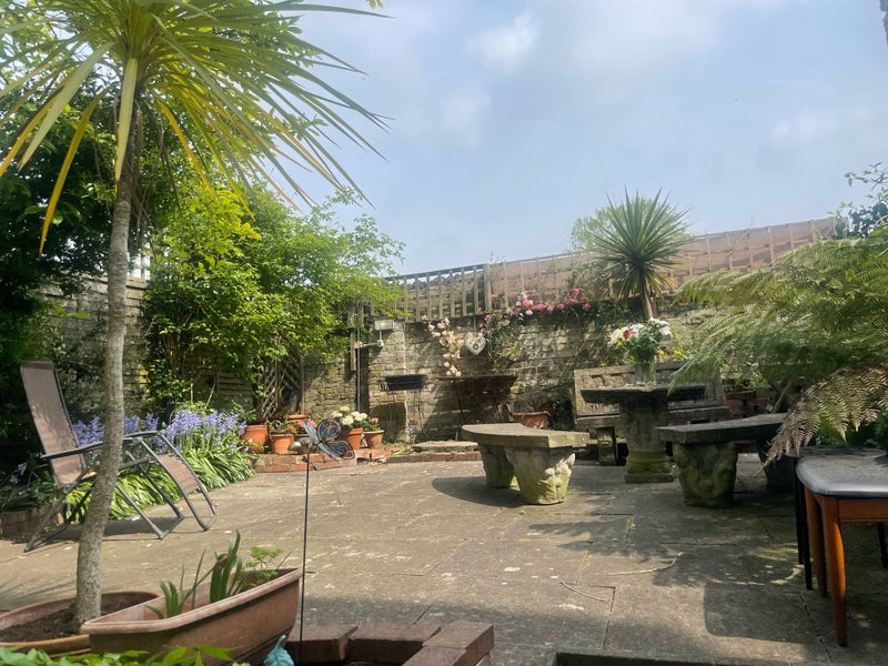 Photo 1: private garden