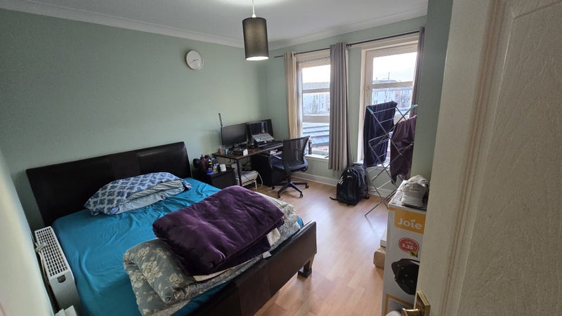 Photo 1: double bedroom