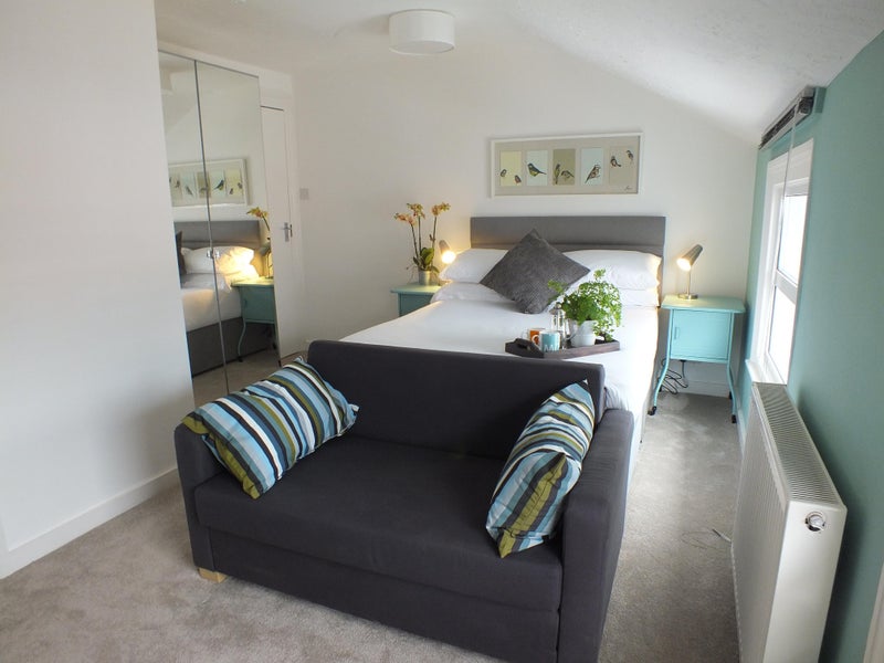 Photo 1: Room 6 (available 13/02)