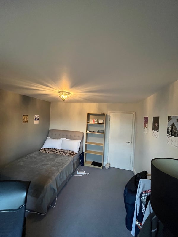 Photo 1: Room for sublet. Angle #1