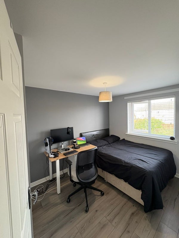 Photo 1: Bedroom fully furnished 