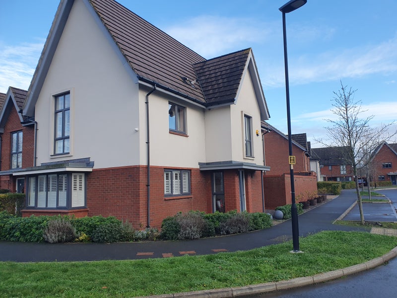 Photo 1: Property Building 