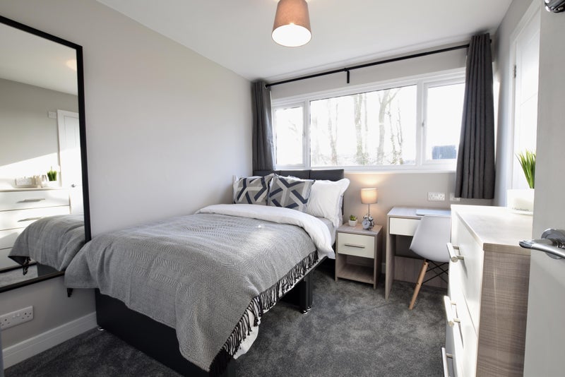 Photo 1: Available from 2nd February, £850pcm 