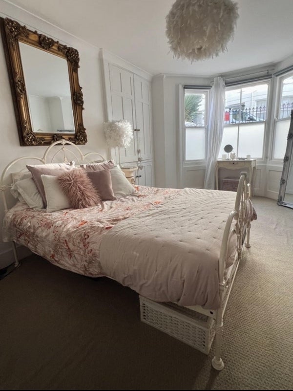 Photo 1: Kingsize Bedroom