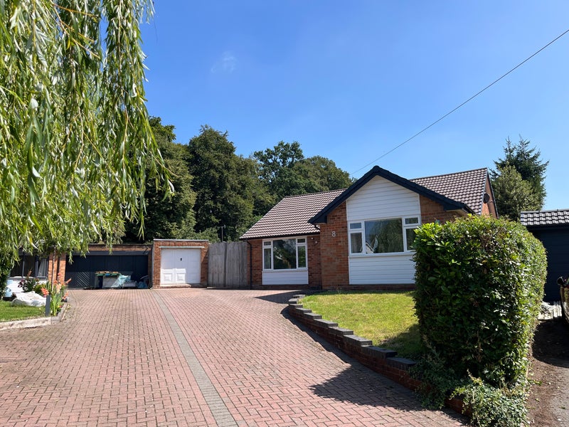 Photo 1: PRIVATE DRIVEWAY - CUL DE SAC