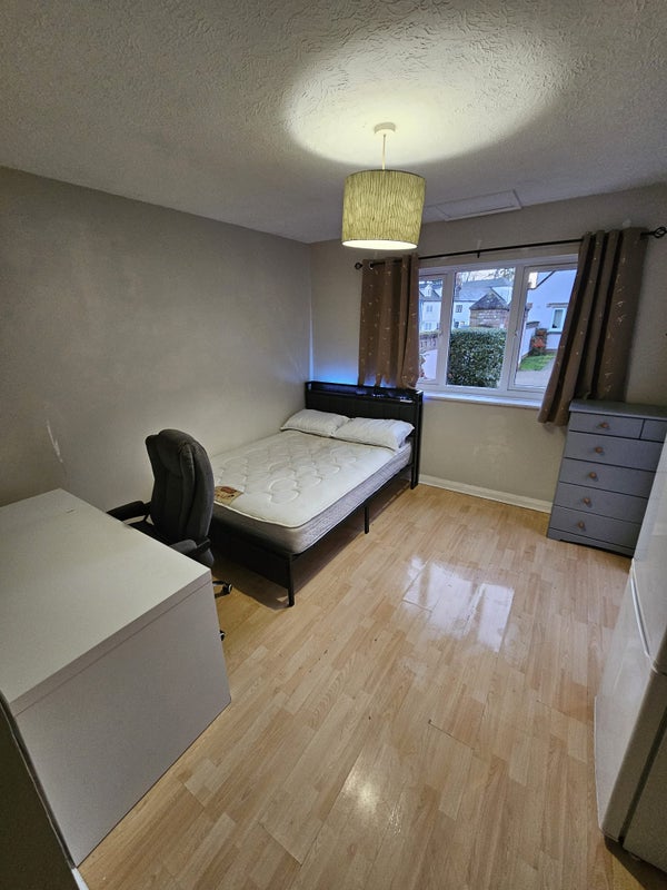 Photo 1: Large Room 3