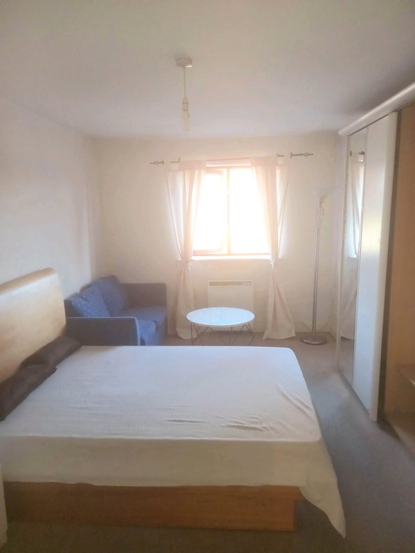 Photo 1: Large clean double room
