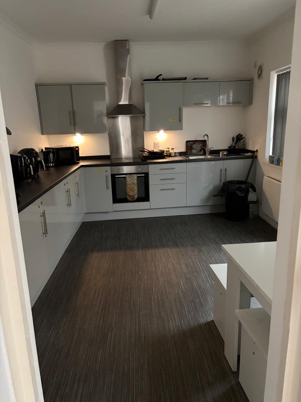 Photo 1: Shared kitchen diner