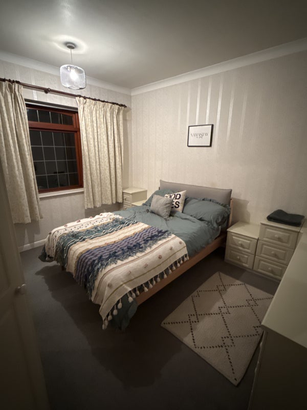 Photo 1: Room available 