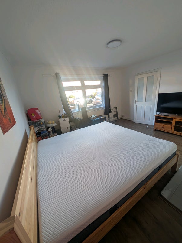 Photo 1: I'm so sorry for the extras in the room ( moving in progress)