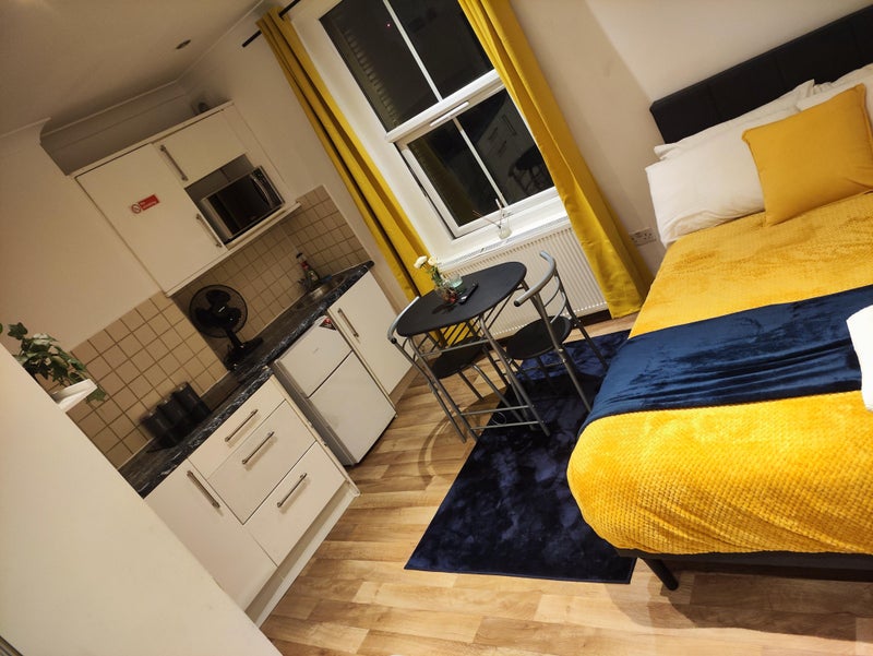 Photo 1: Bright & cosy modern studio flat