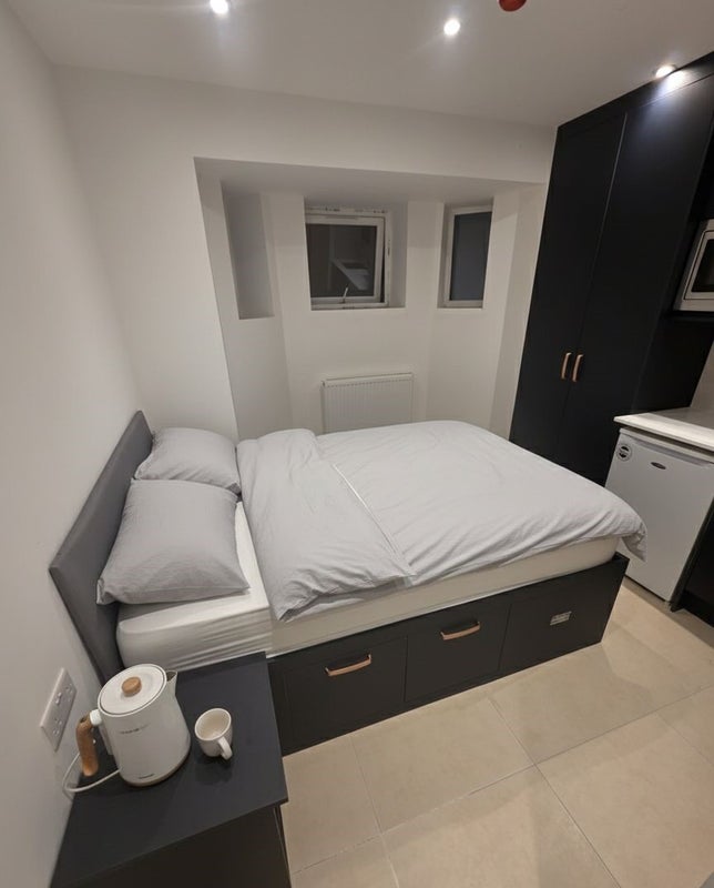 Photo 1: Double Bedroom with Kitchette