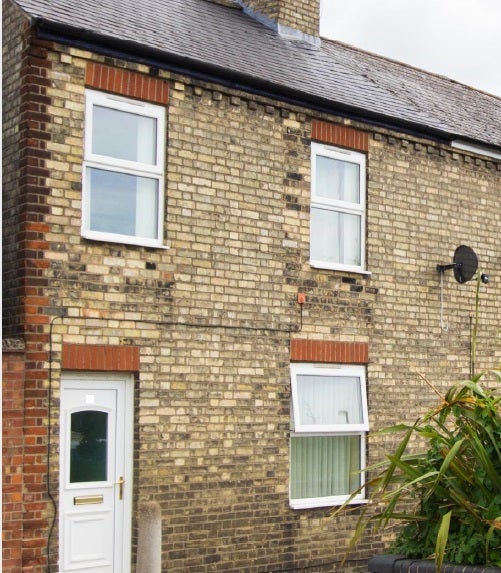 Photo 1: CB5 8LD 4beds house @ £2500pcm and pay Bills as you use