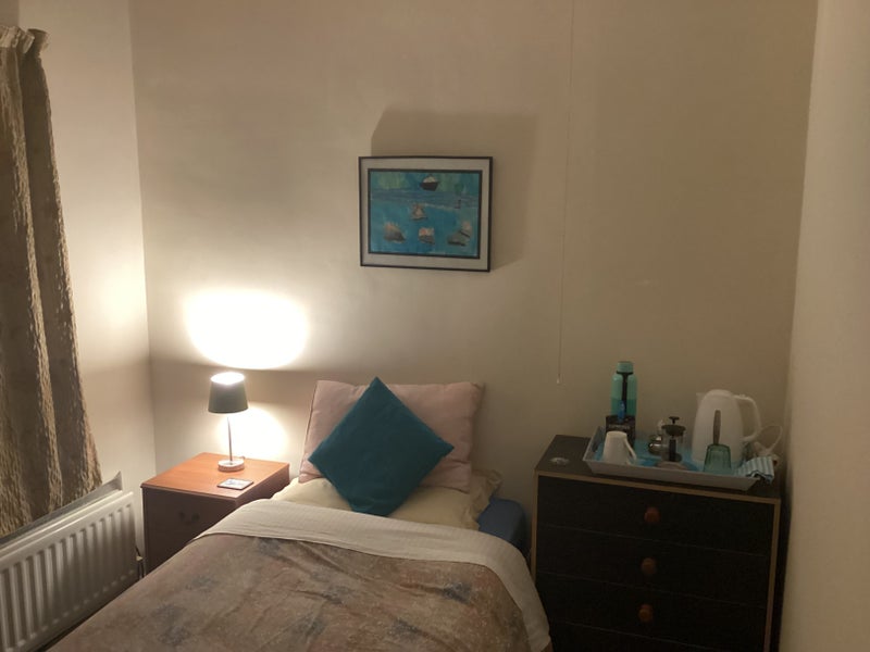 Photo 1: (A) Set for weekend visitor. Available from 23/12/25 