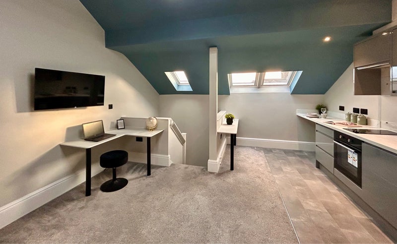 Photo 1: Studio 6 kitchen / seating area