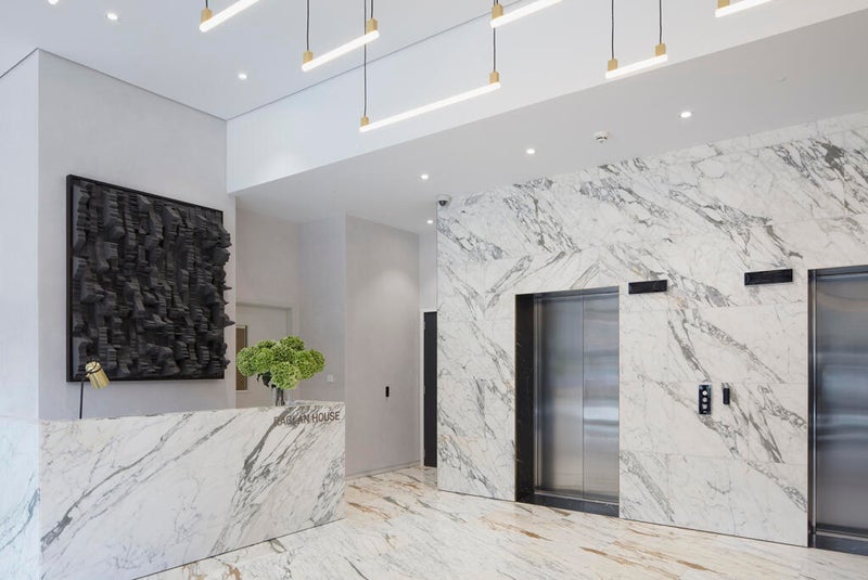 Photo 1: Concierge & Reception