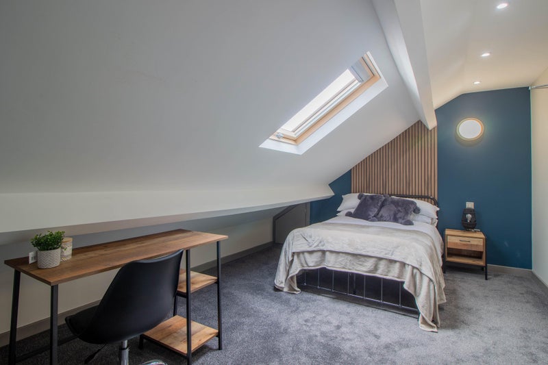 Photo 1: Room 6 Ensuite