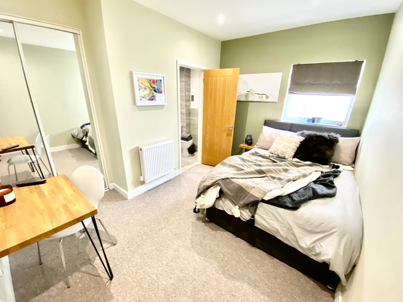 Photo 1: Double Bedroom with en-suite now available