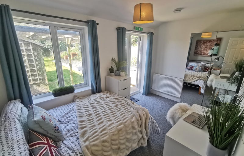 Photo 1: ROOM 2: Double ensuite, direct garden access 