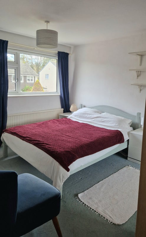 Photo 1: bed room on quiet cul de sac