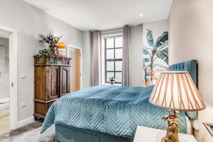 Photo 1: Master bedroom 