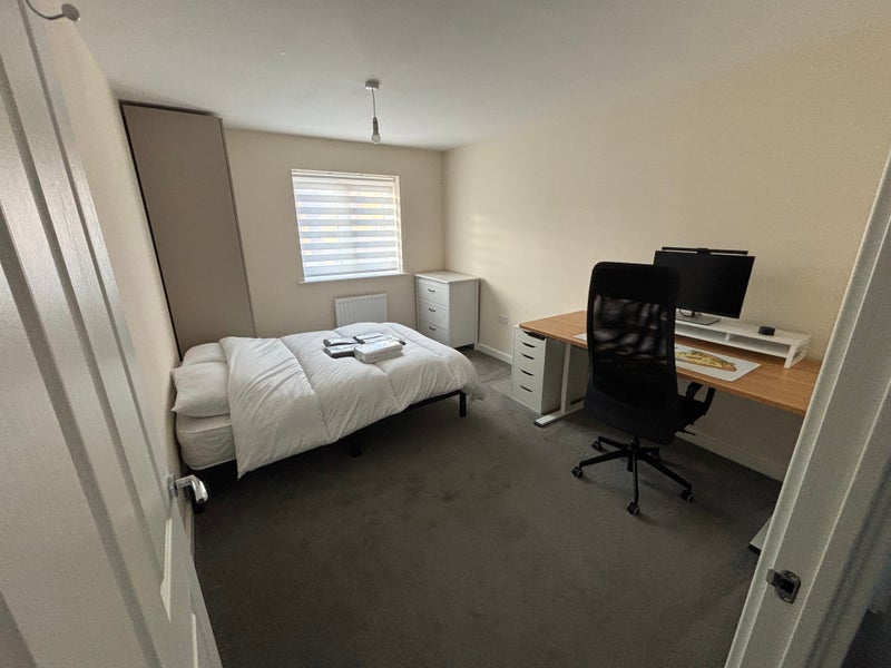 Photo 1: Room for rent