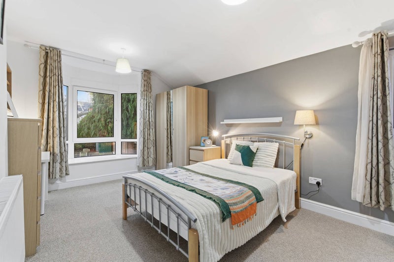 Photo 1: Room 5 En Suite