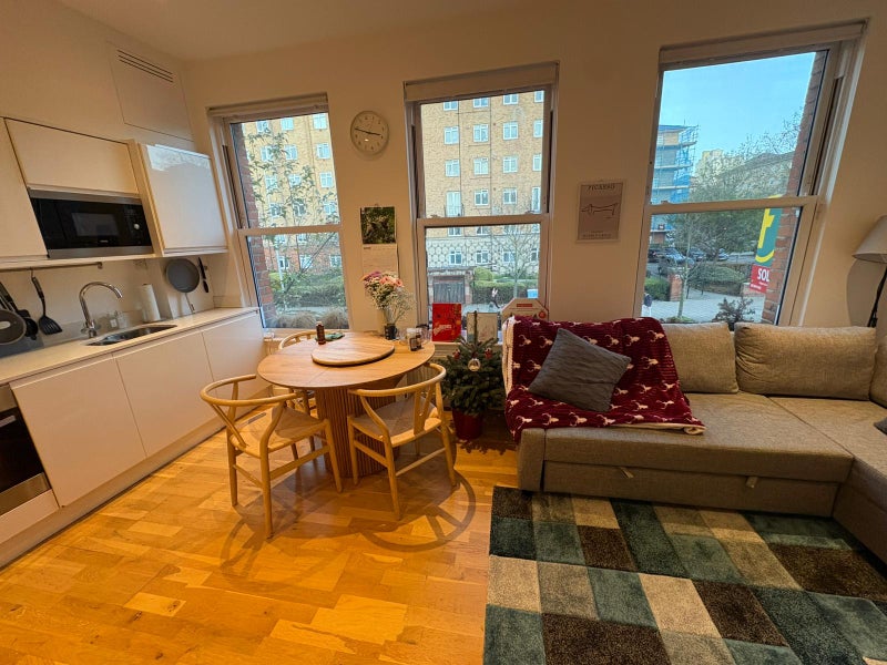 Photo 1: Living Area 1