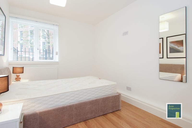 Photo 1: Bedroom 1 £880PCM - available 14/01/2026
