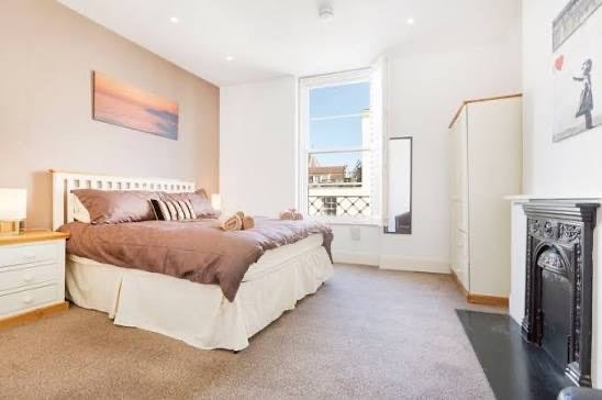 Photo 1: This is jus example photo i will upload actual one when room is ready but it is very spacious. 