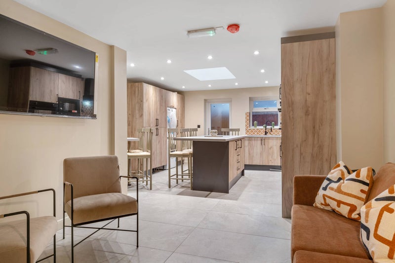 Photo 1: Kitchen / Diner / Living Room