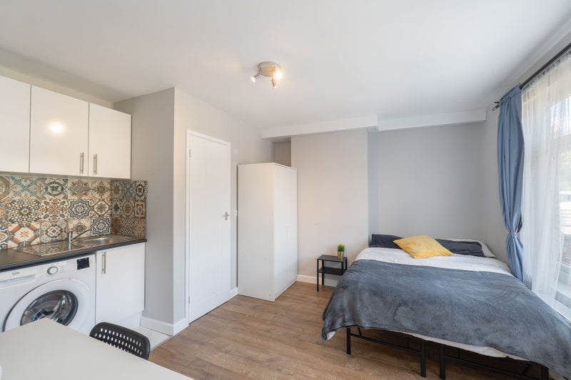 Photo 1: Studio Room 1