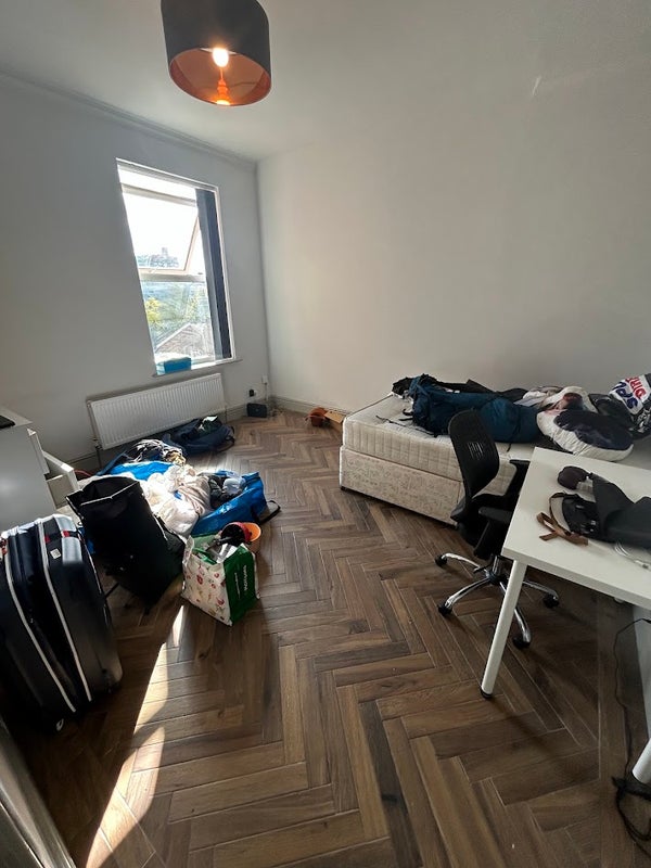 Photo 1: Room from move in day