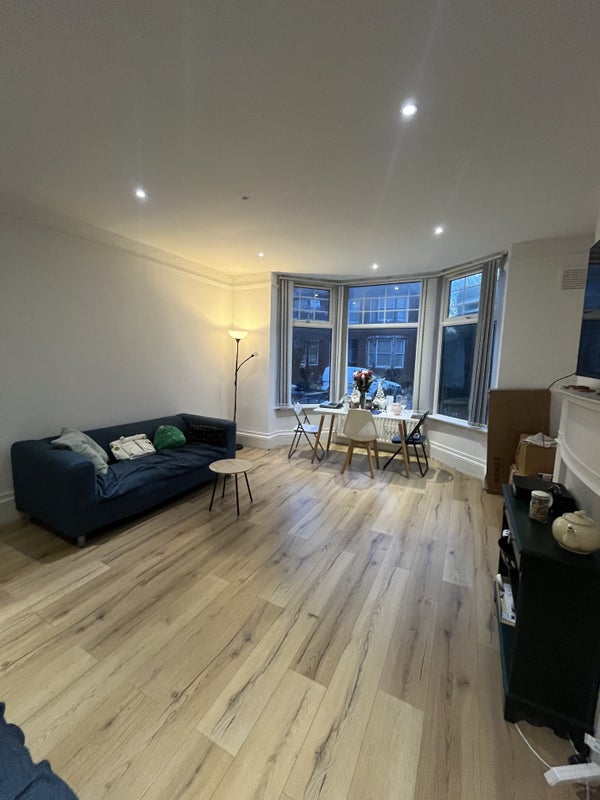 Photo 1: living room 