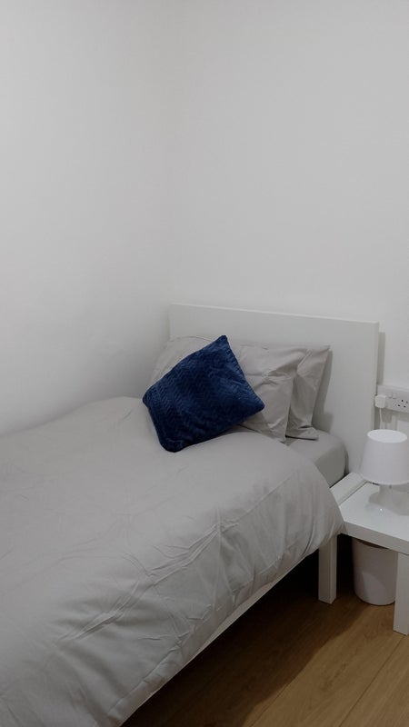 Photo 1: Single Room