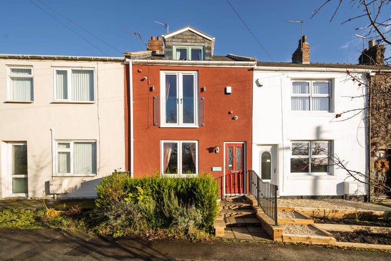 Photo 1: Doudle Room In Well Appointed Shared House