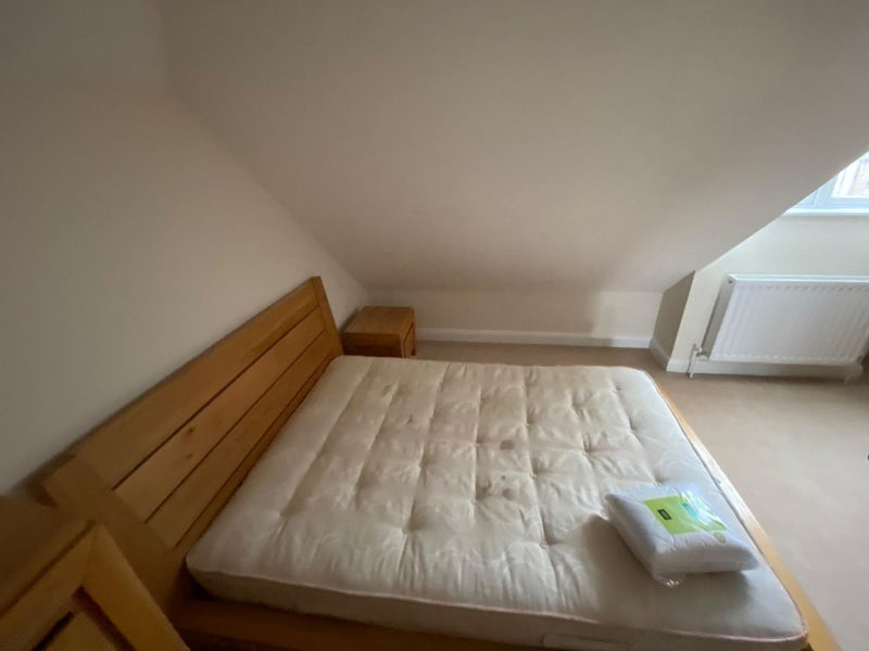 Photo 1: Bedroom to rent