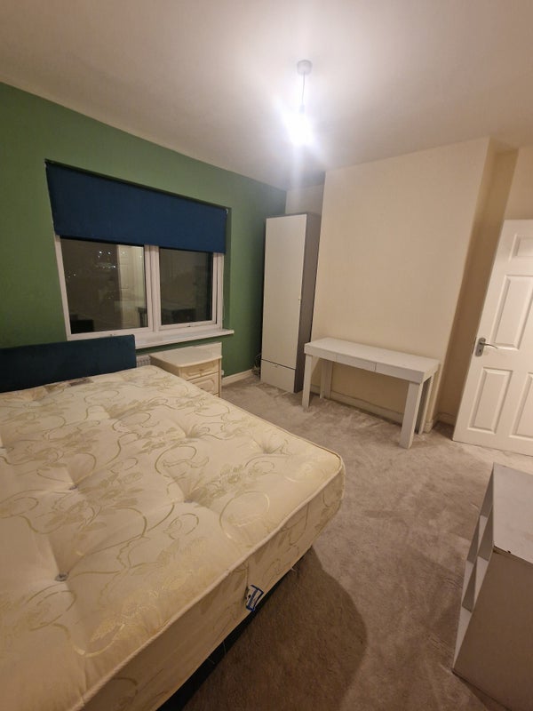 Photo 1: Bedroom