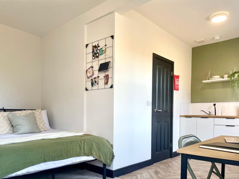 Photo 1: Room 2 studio, 1st floor