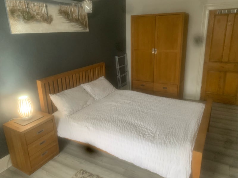 Photo 1: Large bedroom with oak furniture 