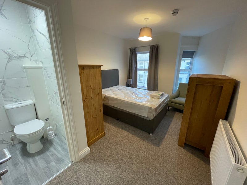 Photo 1: Ensuite double room 3