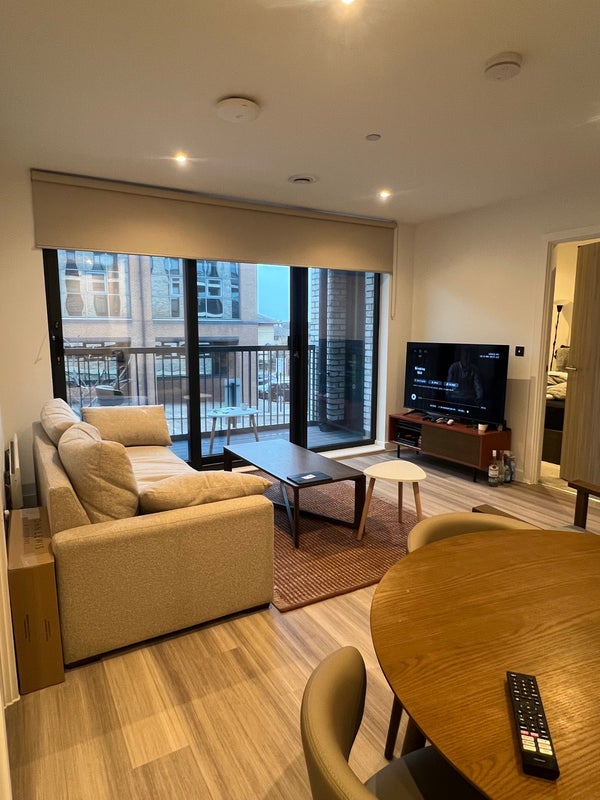 Photo 1: Living room 